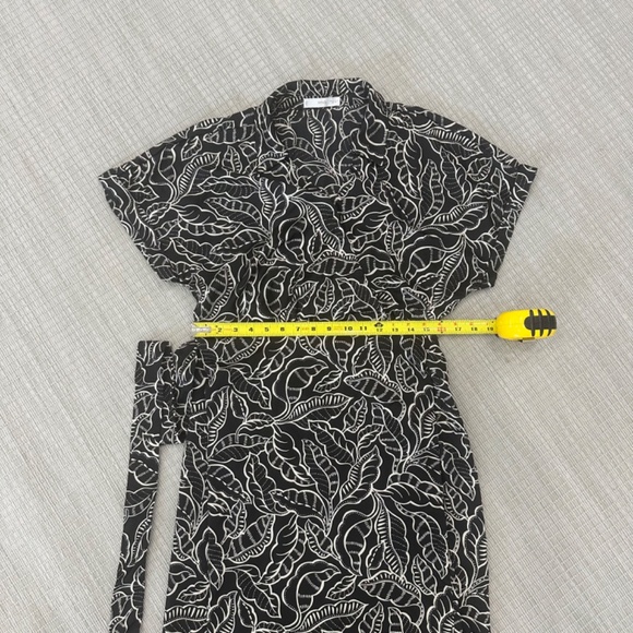 (SOLD) Mango black leaf pattern collared wrap midi dress, US size 10 - Picture 5 of 11